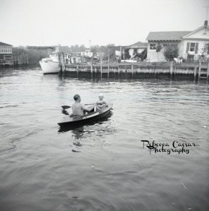 I do not know for sure if the photo is a father and daughter. But I like to guess. 