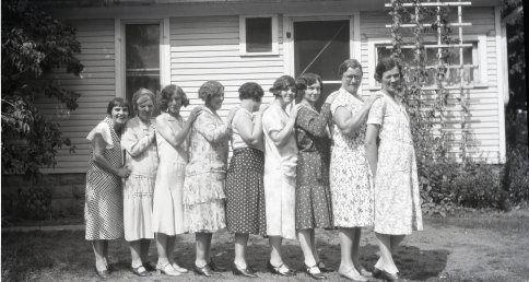 Flossie with her fellow nurses